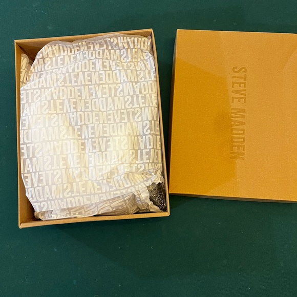 *New* Steve Madden Paul’s heels 7.5 in Pewter - Picture 7 of 9